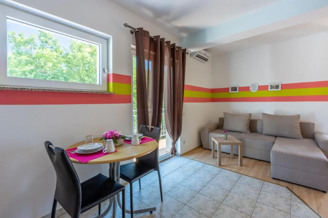 Apartments Antonija Crikvenica 0*,