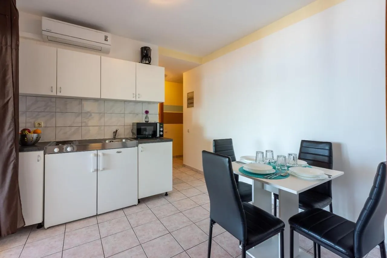 Apartments Antonija Crikvenica 0*,
