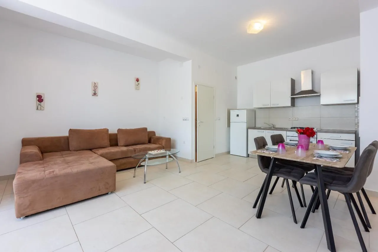Apartments Antonija Crikvenica 0*,